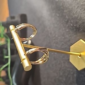 Two-tone twist hoops